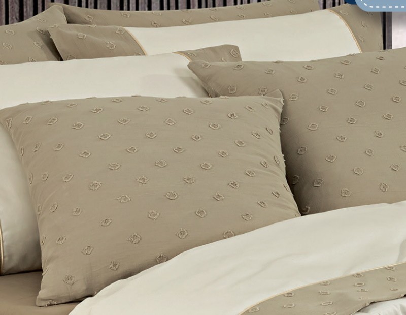 Funda de Cojín Lencera NE HOME con Plumeti y Volante - LLanes en color verde agua