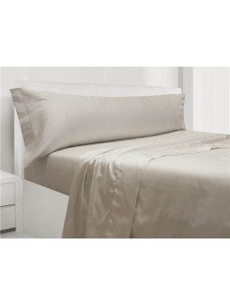Juego de sábanas de satén muy suaves fabricadas en algodón de seda en color arena.