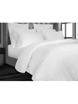 Funda nórdica de tejido muy suave de satén ideal para una textura muy suave de seda. Diseño liso en color blanco.