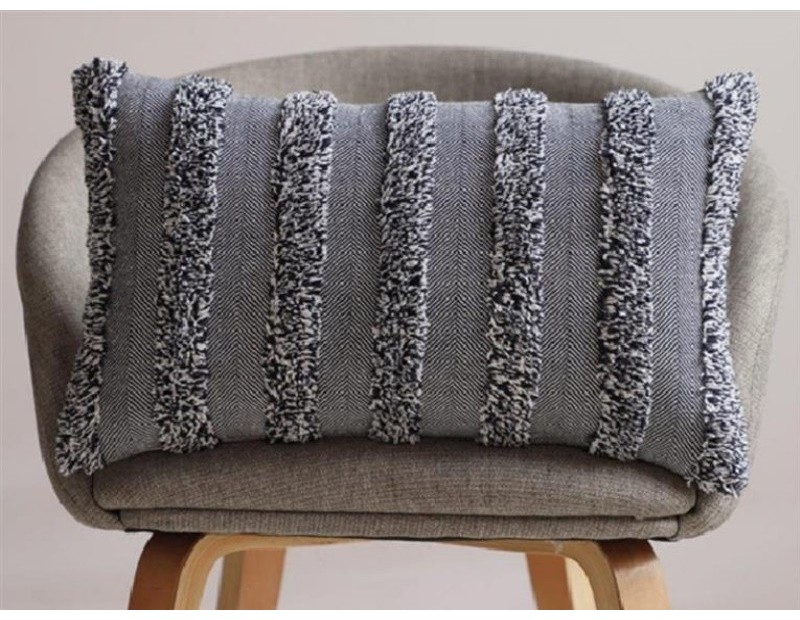 Cojín de 30x50 en color gris con textura, diseño moderno.