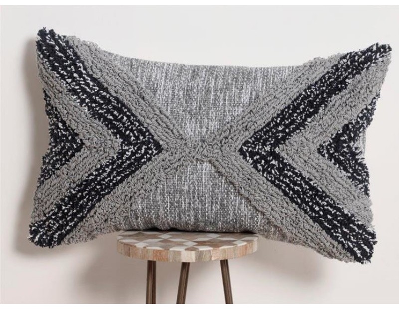 Cojín de 30x50 en color gris con textura, diseño moderno.