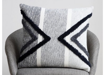 Cojín moderno con textura en tonos blanco gris y negro. Ideal para cualquier rincón de la casa.