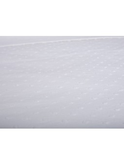 Colcha acolchada LLanes de NE HOME, diseño de plumeti con volante en blanco, natural y verde agua.