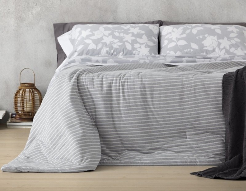 Edredón juvenil a rayas de tejido de punto de Jersey ideal para el Invierno. Burrito Blanco gran calidad.