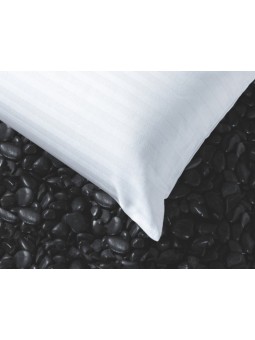 Funda para proteger tu almohada con cremallera, un básico esencial y de calidad. Tejido de algodón.