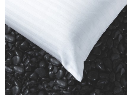 Funda para proteger tu almohada con cremallera, un básico esencial y de calidad. Tejido de algodón.