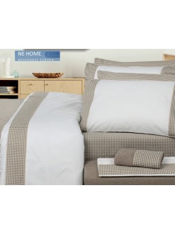 Set de sábanas cuadro vichy de gran calidad modelo Leo de NE HOME en color arena, rosa, azul y gris.