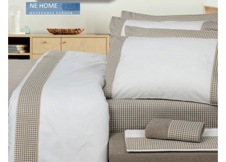 Set de sábanas cuadro vichy de gran calidad modelo Leo de NE HOME en color arena, rosa, azul y gris.