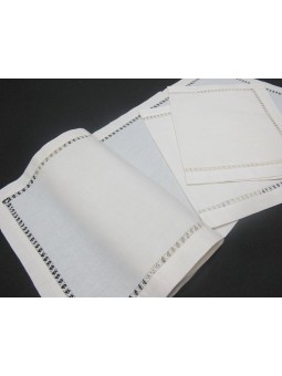 Tapete de Hilo con Vainicas Alrededor en Color Crudo