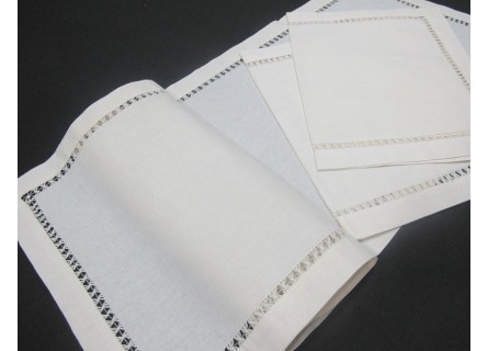 Tapete de Hilo con Vainicas Alrededor en Color Crudo