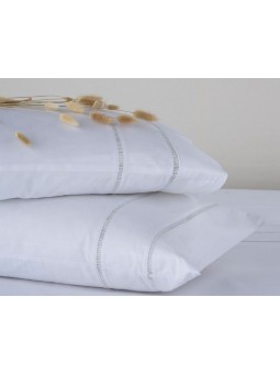 Juego de sábanas de algodón de gran calidad con vainica. Color Blanco.