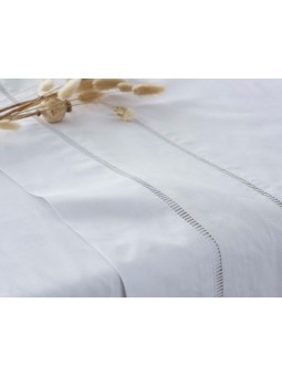 Juego de sábanas de algodón de gran calidad con vainica. Color Blanco.