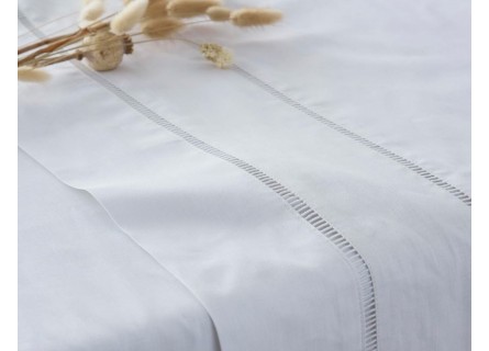 Juego de sábanas de algodón de gran calidad con vainica. Color Blanco.