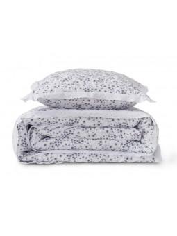 Colcha con estampado de flor liberty en azul y blanco. Estilo lencera terminada en tira bordada.