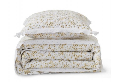 Colcha con estampado de flor liberty en amarillo y blanco. Estilo lencera terminada en tira bordada.