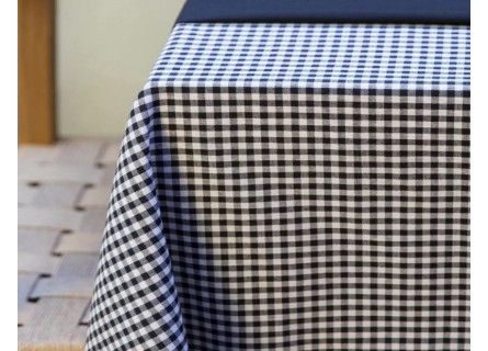 Mantel de cuadrito pequeño en negro de Manterol de gran calidad