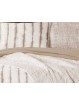 Colcha bouti reversible modelo Summer de Manterol en beige diseño rayas.