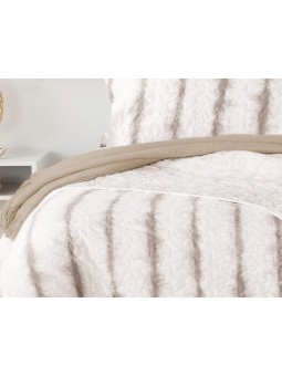 Colcha bouti reversible modelo Summer de Manterol en beige diseño rayas.