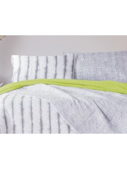Colcha bouti reversible modelo Summer de Manterol en gris diseño rayas.