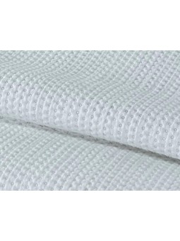 Colcha bouti de nido de abeja de gran calidad de Manterol con fundas de cojín en color blanco.