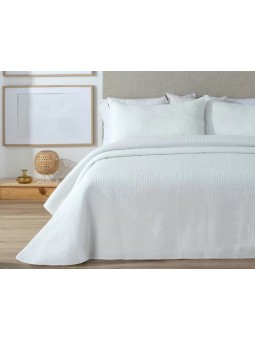 Colcha bouti de nido de abeja de gran calidad de Manterol con fundas de cojín en color blanco.