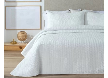 Colcha bouti de nido de abeja de gran calidad de Manterol con fundas de cojín en color blanco.