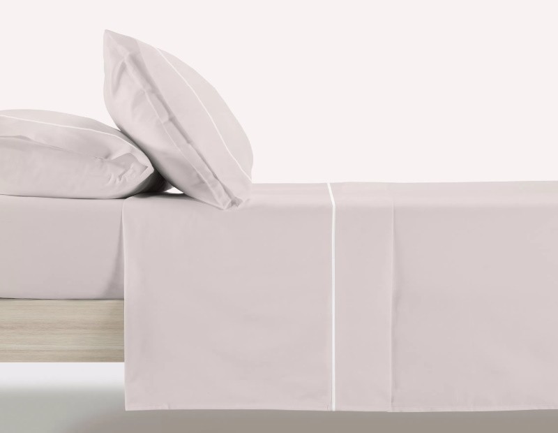 Juego de sábanas de Manterol en color liso beige.