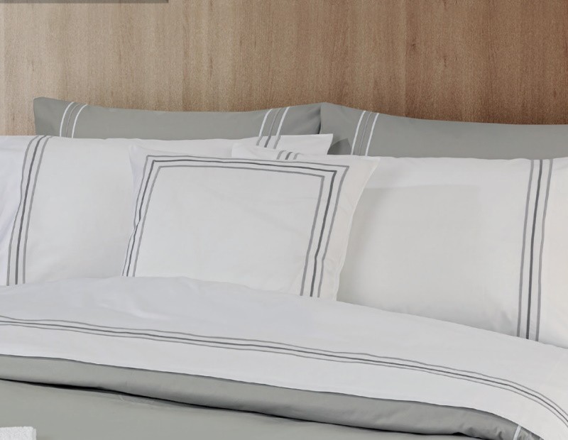 Juego de sábanas diseño de hotel de calidad premium fabricada en algodón percal con tejido muy suave.