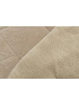 Edredón con borreguito con textura extra suave en color beige arena.