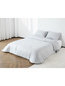 Edredón con tejido lavado  la piedra en color gris liso de gran calidad.