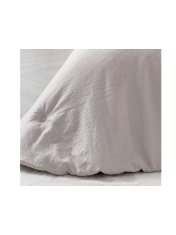 Edredón con tejido lavado  la piedra en color arena 
 beige liso de gran calidad.