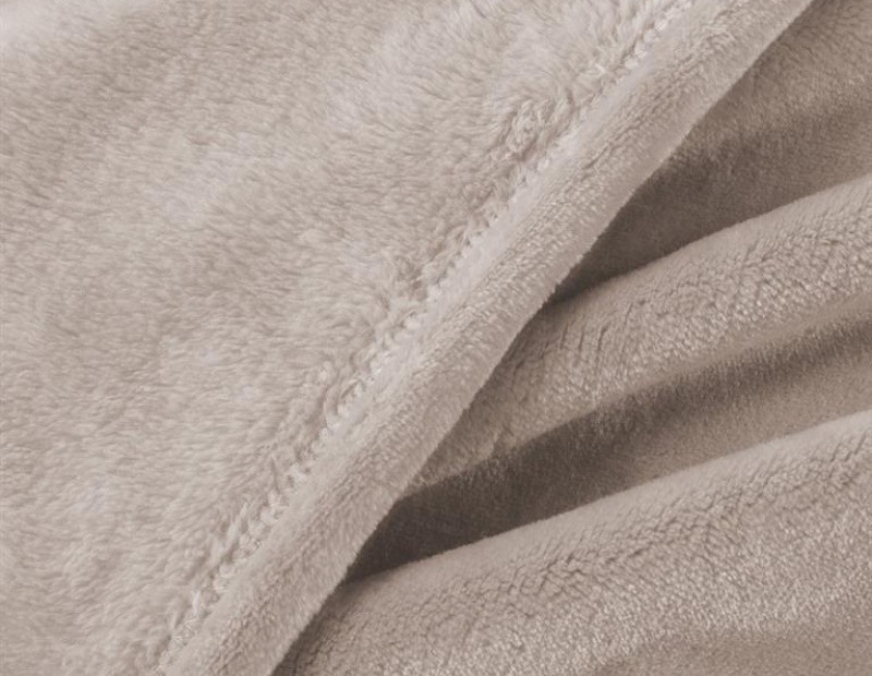 Manta plaid lisa de Invierno muy suave y calentita de gran calidad en color beige.