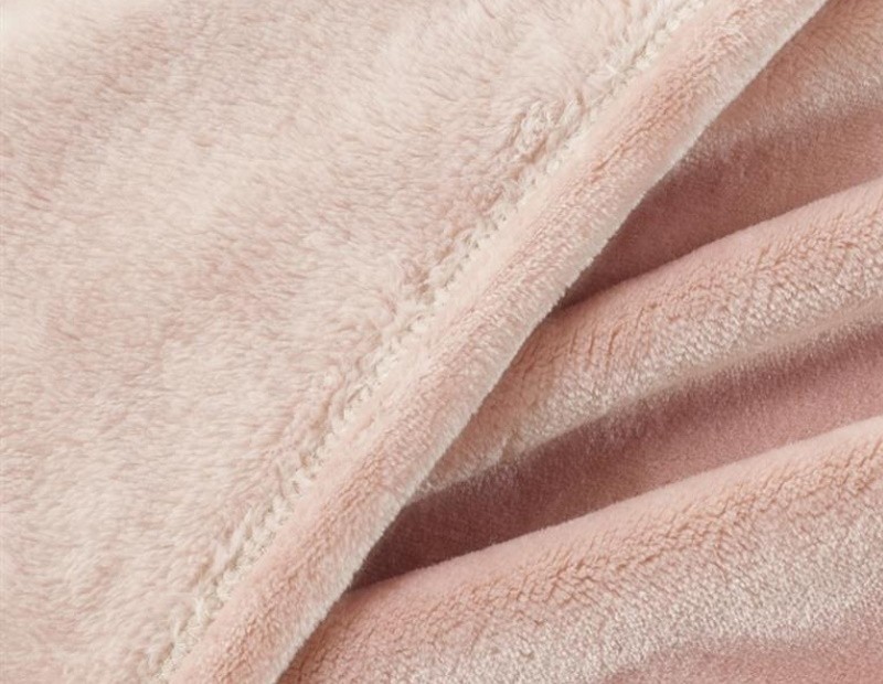 Manta plaid lisa de Invierno muy suave y calentita de gran calidad en color rosa.