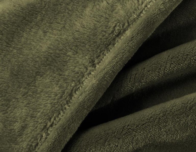 Manta plaid lisa de Invierno muy suave y calentita de gran calidad en color verde.