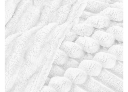 Manta plaid gruesa en color blanco con relieve ideal para Invierno y de gran calidad.