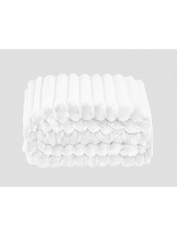 Manta plaid gruesa en color blanco con relieve ideal para Invierno y de gran calidad.