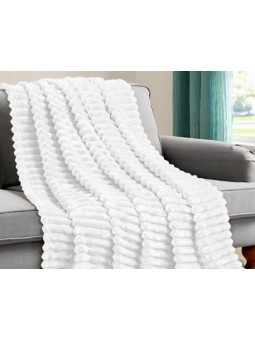 Manta plaid gruesa en color blanco con relieve ideal para Invierno y de gran calidad.