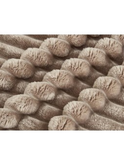 Manta plaid gruesa en color beige con relieve ideal para Invierno y de gran calidad.