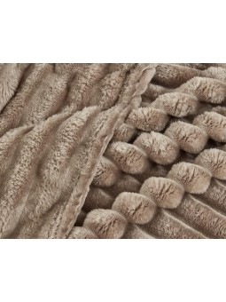 Manta plaid gruesa en color beige con relieve ideal para Invierno y de gran calidad.