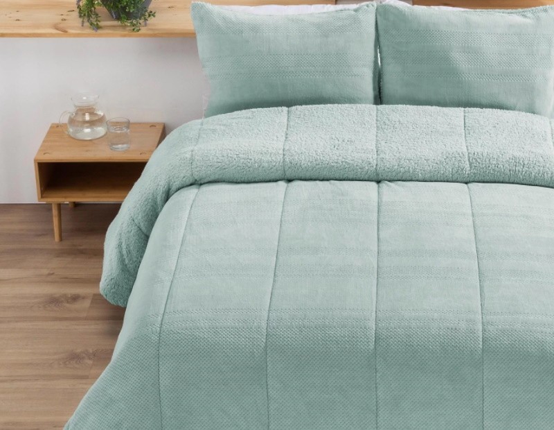 Edredón con borreguito en color verde agua de gran calidad perfecto para el frío. Modelo Riso Manterol