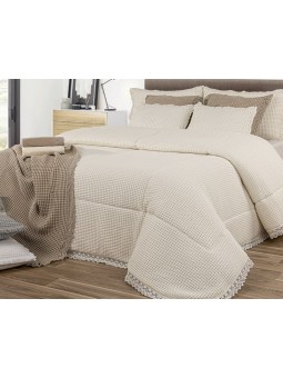 Manta plaid lencera con puntilla con tejido de colcha en nido de abeja. Modelo Canggu de NE HOME, textil premium.