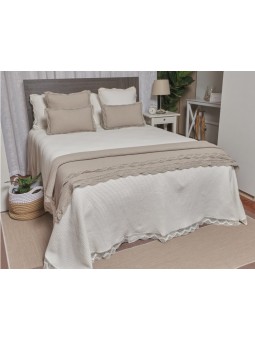 Manta plaid lencera con puntilla para pie de cama en color blanco, natural , beige, arena, rosa, verde y gris.