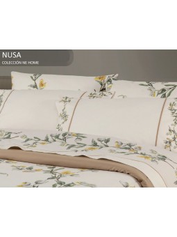 Juego de sábanas, estampado en blanco y color arena con flores.