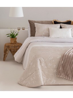 Edredón Cilantro para Otoño e Invierno en color beige con tejido de jacquard resistente y suave.