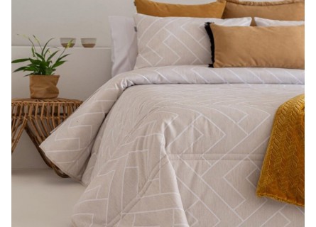 Edredón Cilantro para Otoño e Invierno en color beige de dibujo geométrico con tejido de jacquard resistente y suave.