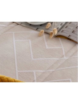 Edredón Cilantro para Otoño e Invierno en color beige de dibujo geométrico con tejido de jacquard resistente y suave.