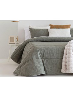 Edredón juvenil de gran calidad en color verde oscuro ideal para dormitorio elegante. Modelo Congo de Sandeco.