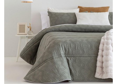 Edredón juvenil de gran calidad en color verde oscuro ideal para dormitorio elegante. Modelo Congo de Sandeco.