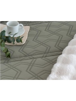 Edredón juvenil de gran calidad en color verde oscuro ideal para dormitorio elegante. Modelo Congo de Sandeco.