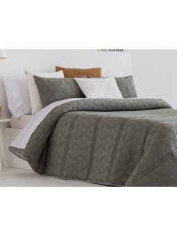 Edredón juvenil de gran calidad en color verde oscuro ideal para dormitorio elegante. Modelo Congo de Sandeco.